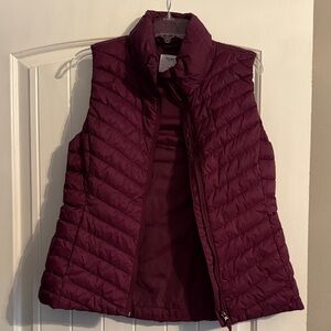 Old‎ Navy Women's Quilted Vest - Deep Purple
